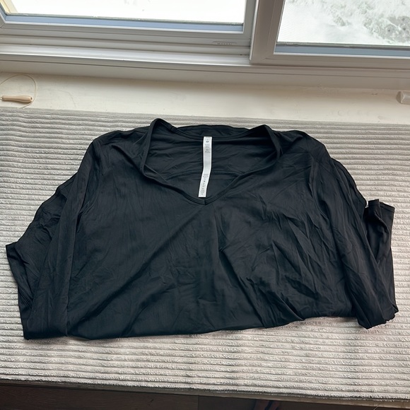 Lululemon Nulu Relaxed Fit Yoga LS - Picture 2 of 3